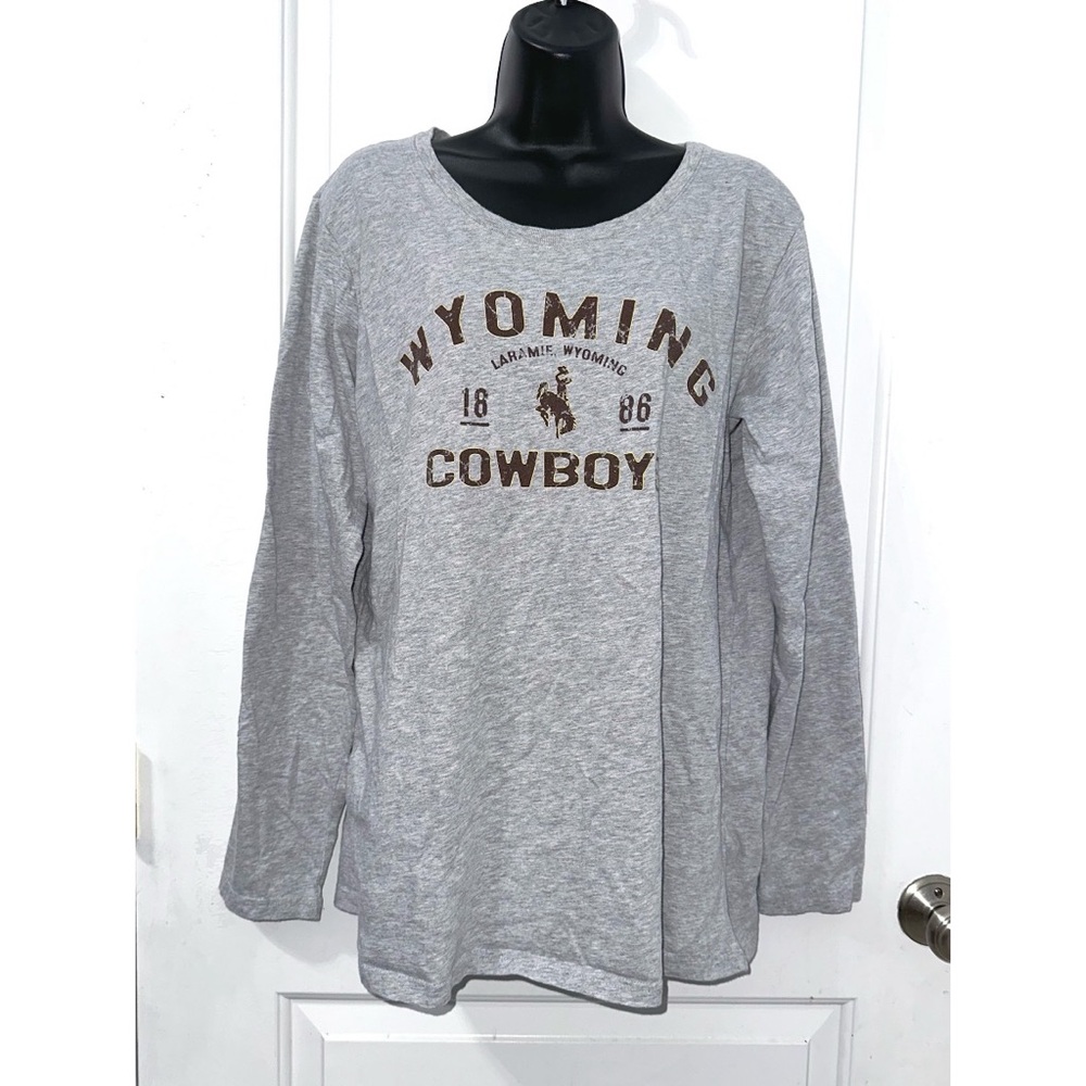 University of Wyoming “Cowboys” Gray Long Sleeve tee size XXL